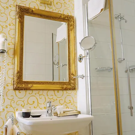 לינה וארוחת בוקר Monet - Kunsthotel An Der Lahn